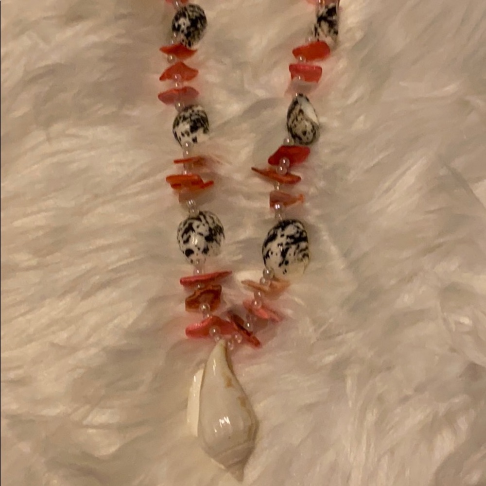 Shell necklace - Picture 2 of 3